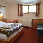Tuerlwand מלון 3*